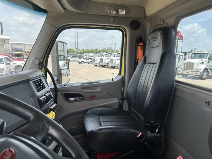 2021 Peterbilt 579 in Houston, TX — photo 26