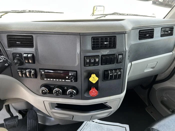 2021 Peterbilt 579 in Houston, TX — photo 30