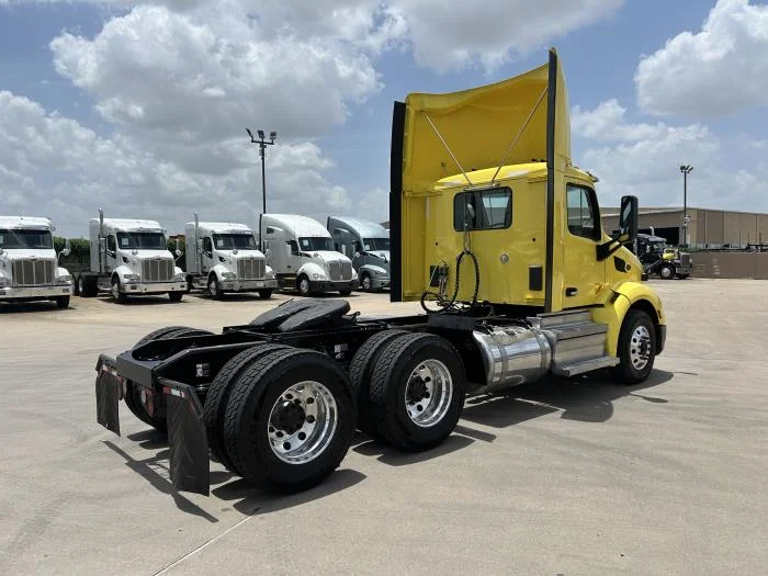 2021 Peterbilt 579 in Houston, TX — photo 6