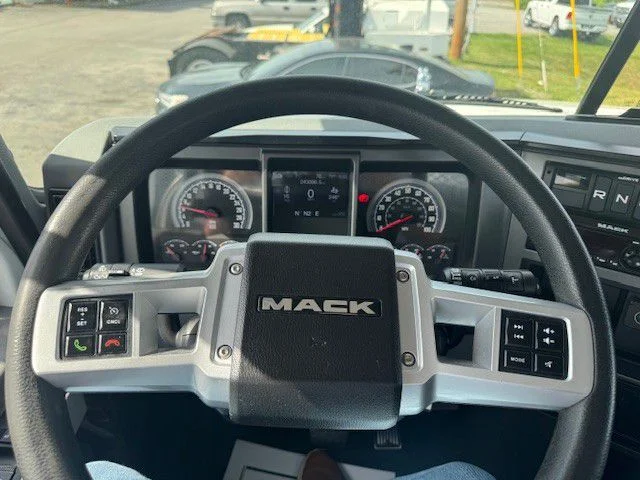 2020 Mack Granite - image 13