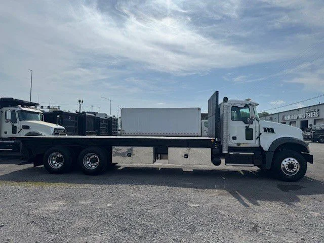 2020 Mack Granite - image 4