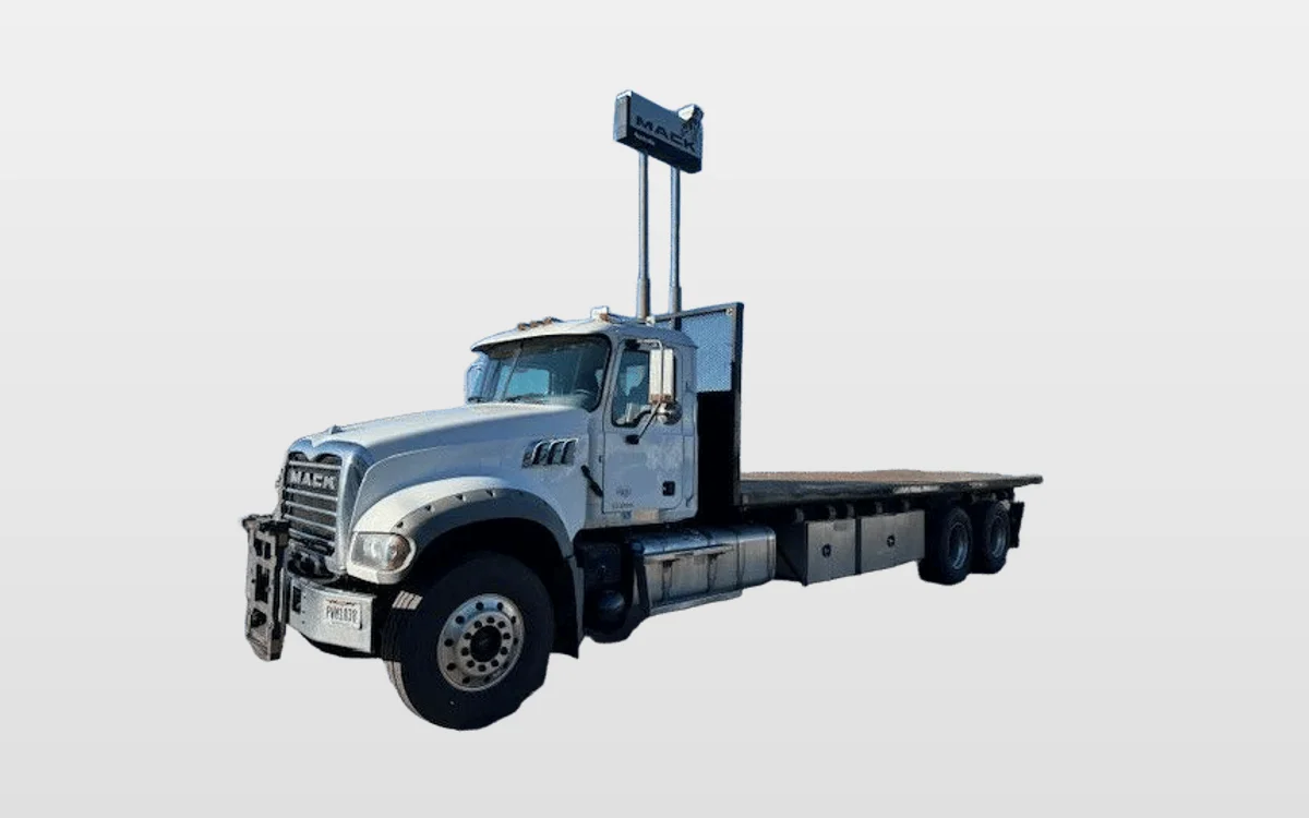 2020 Mack Granite - image 1