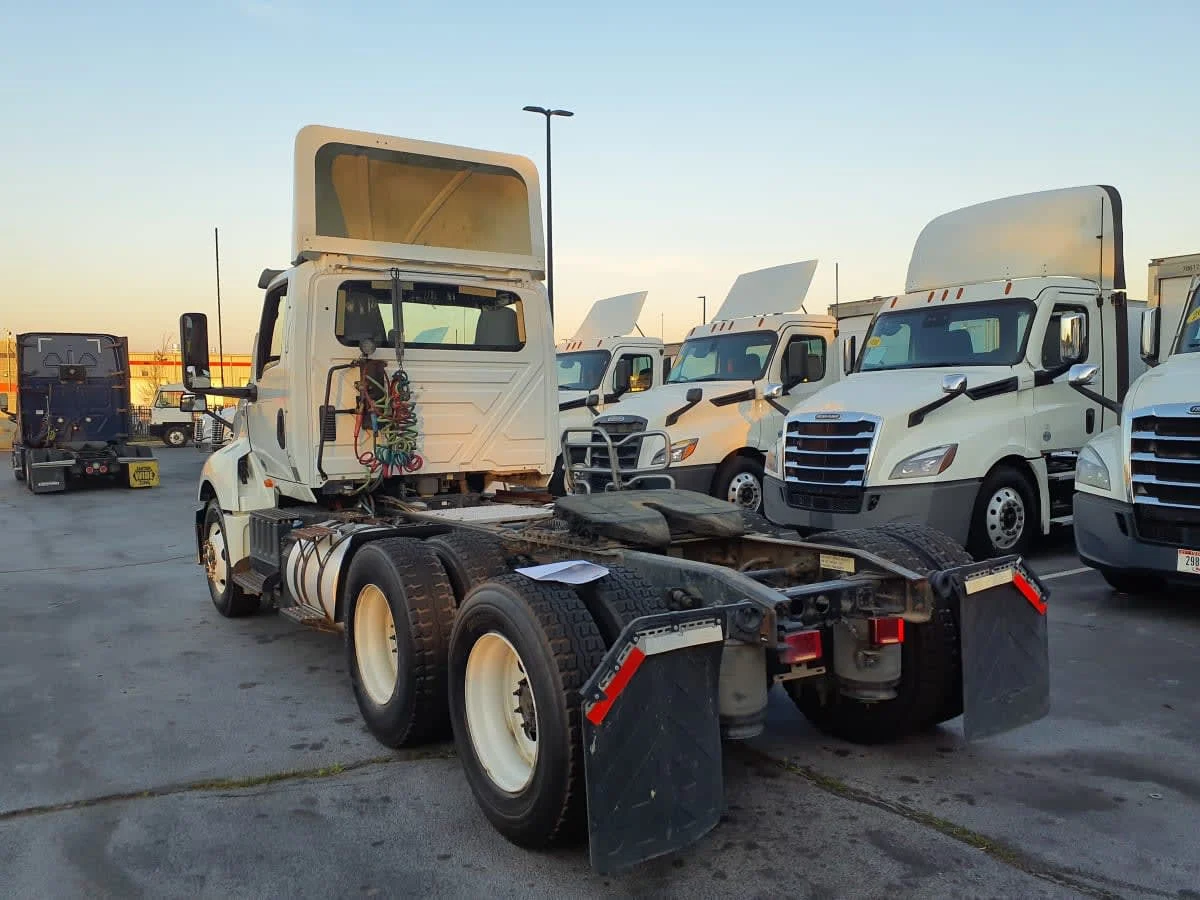 2018 International LT - image 4