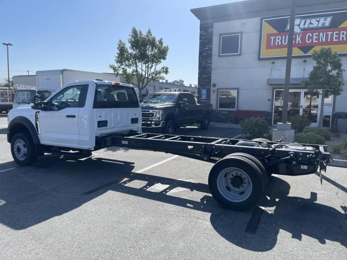 2026 Ford F-550 — photo 3