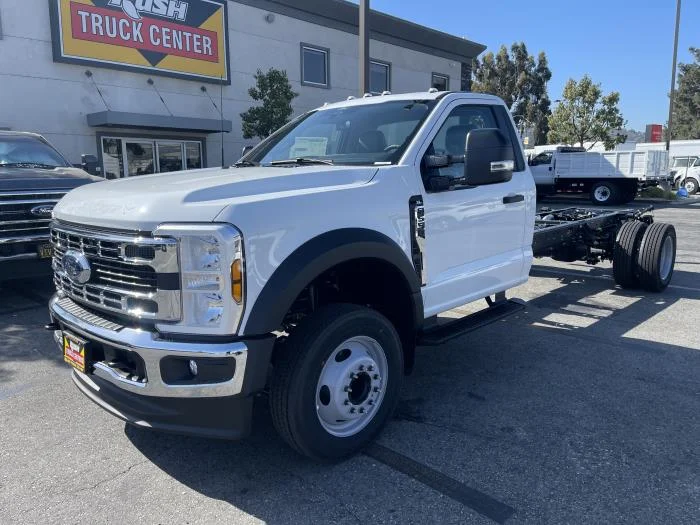 2026 Ford F-550 — photo 2