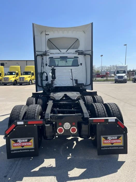 2022 International LT — photo 5
