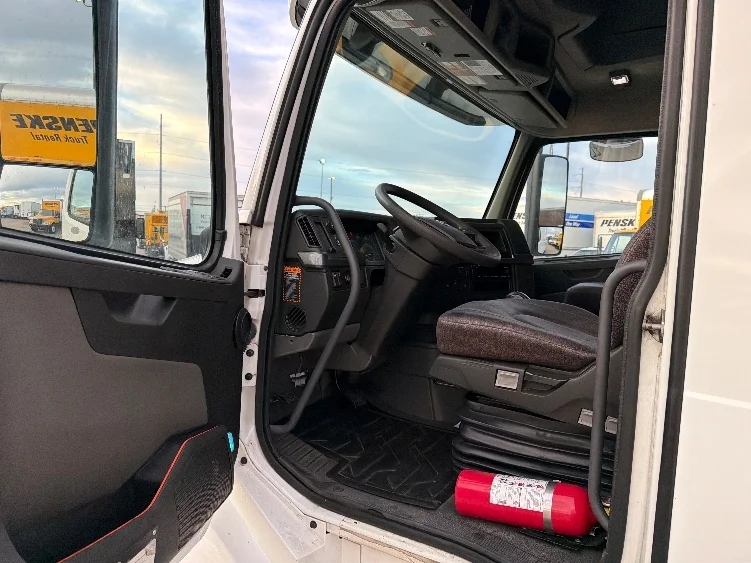 2023 Volvo VNL 760 - image 9