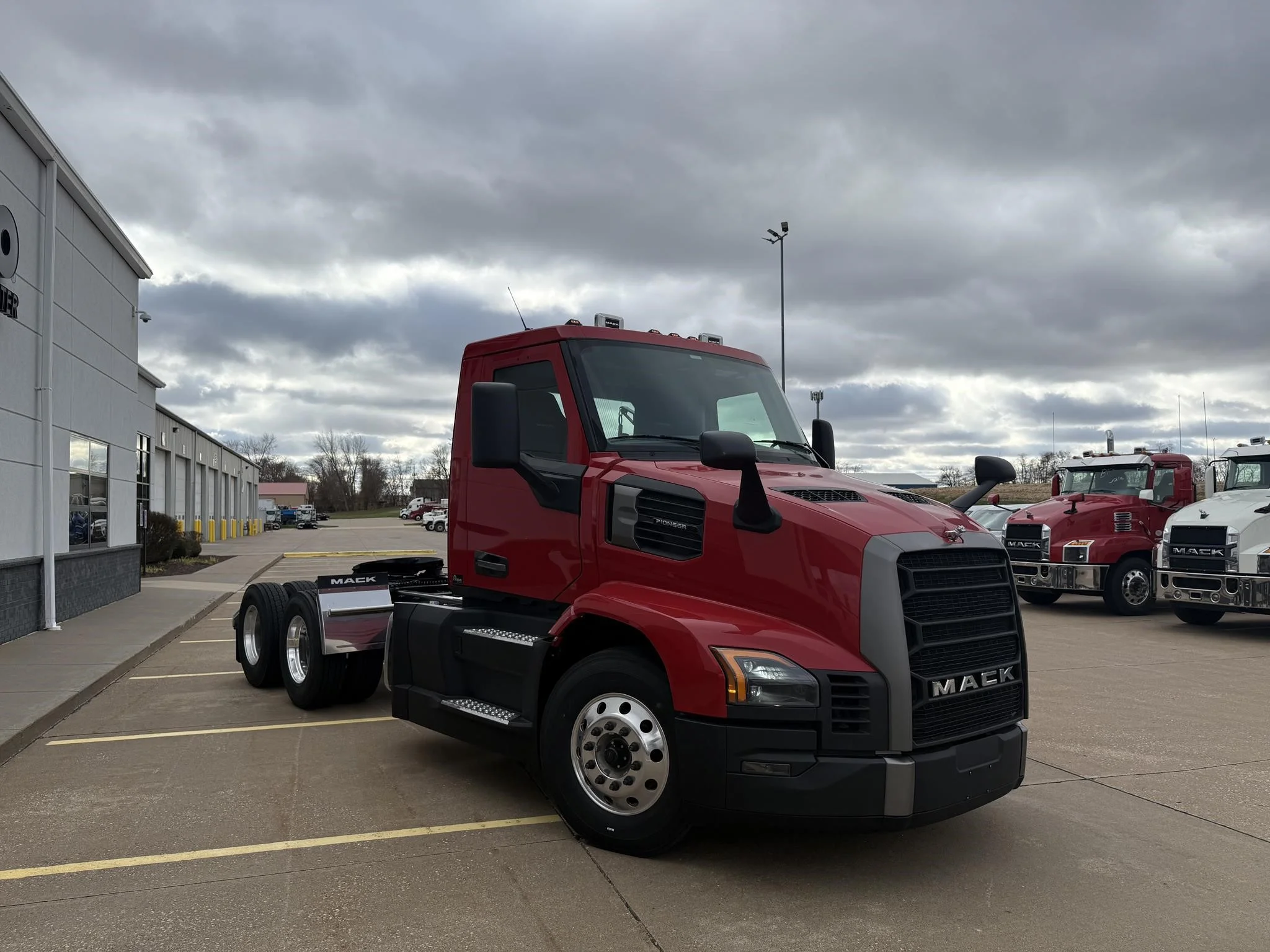 2026 Mack Pioneer — photo 3