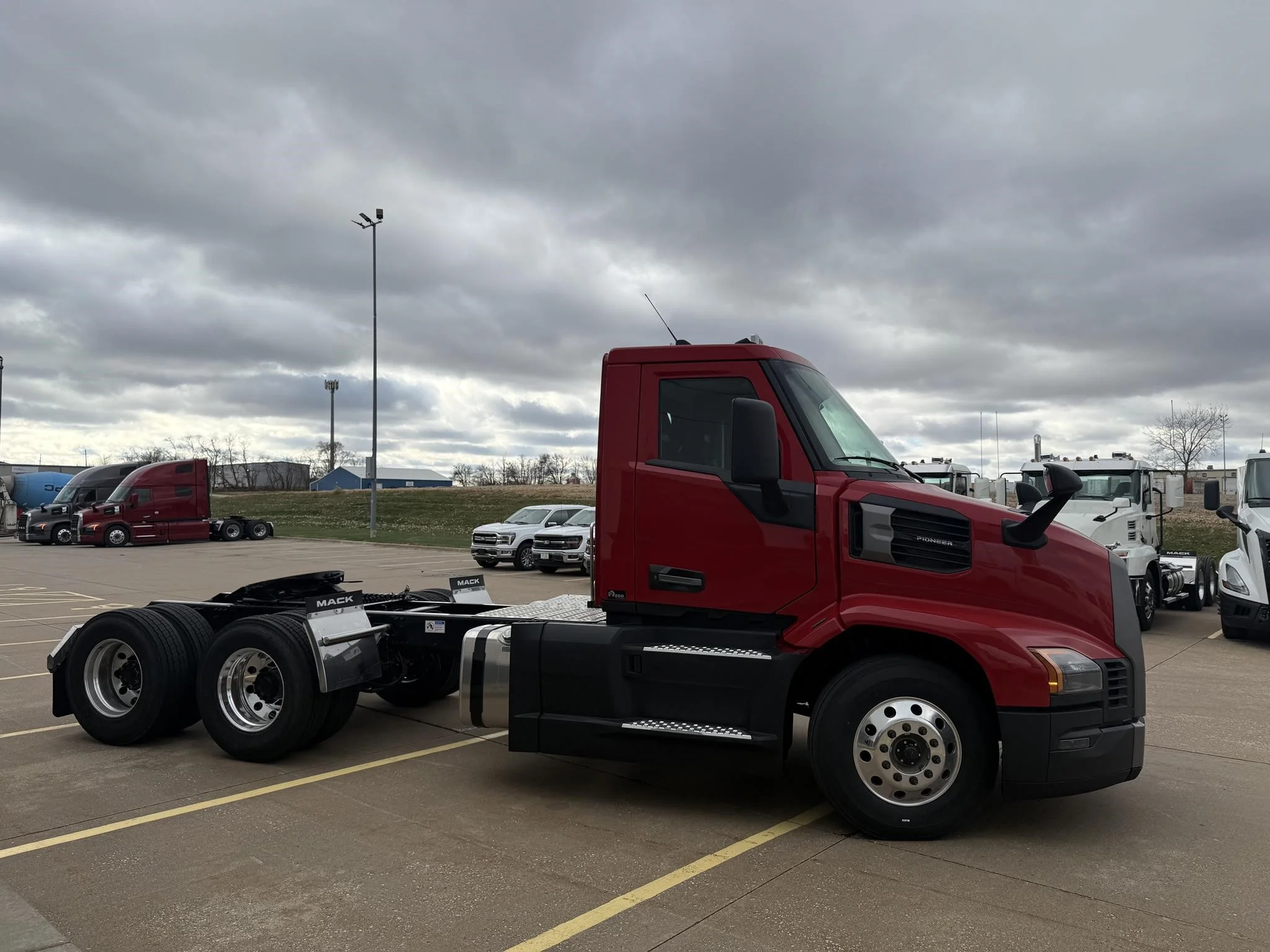 2026 Mack Pioneer — photo 4