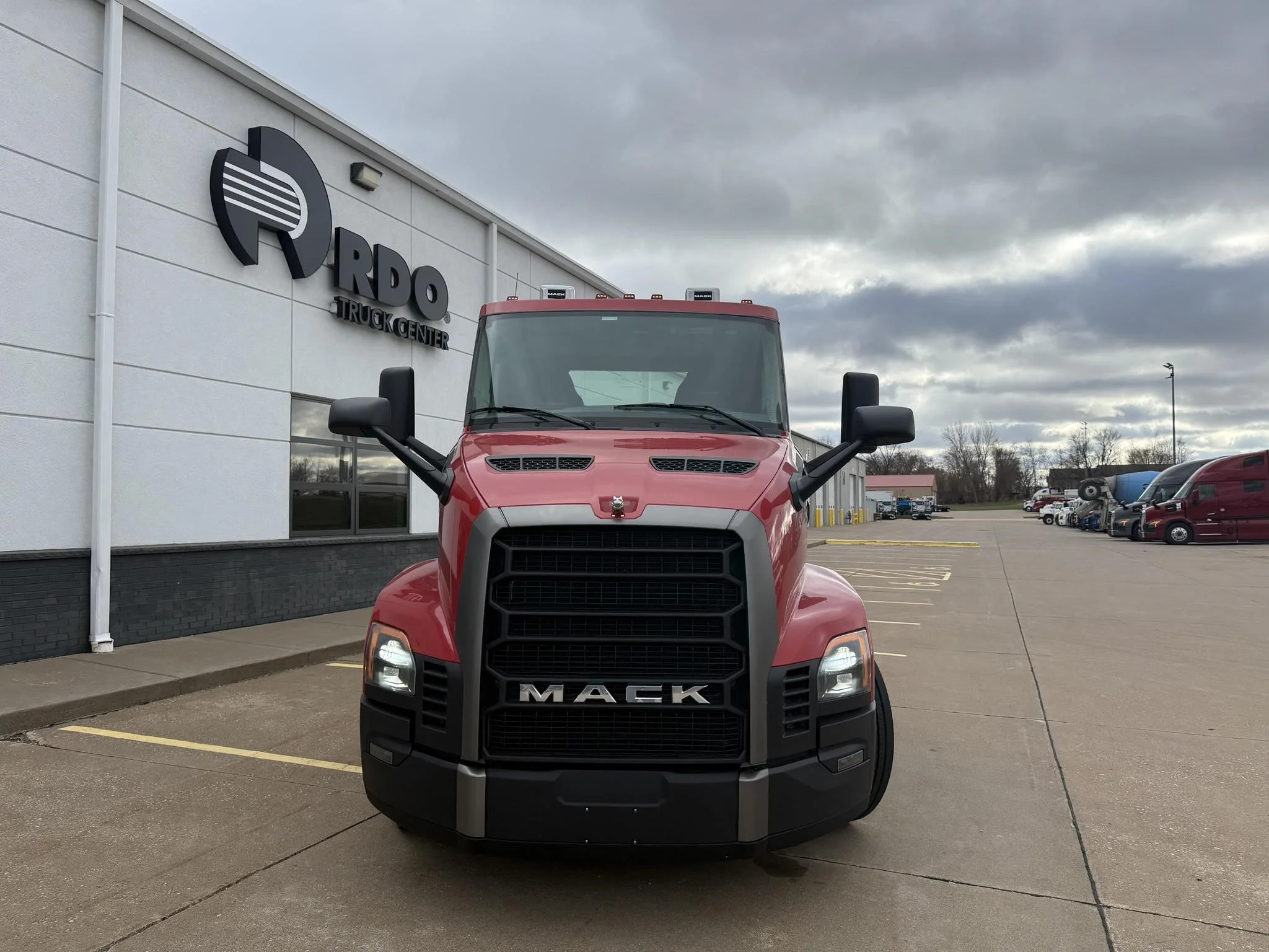 2026 Mack Pioneer — photo 2