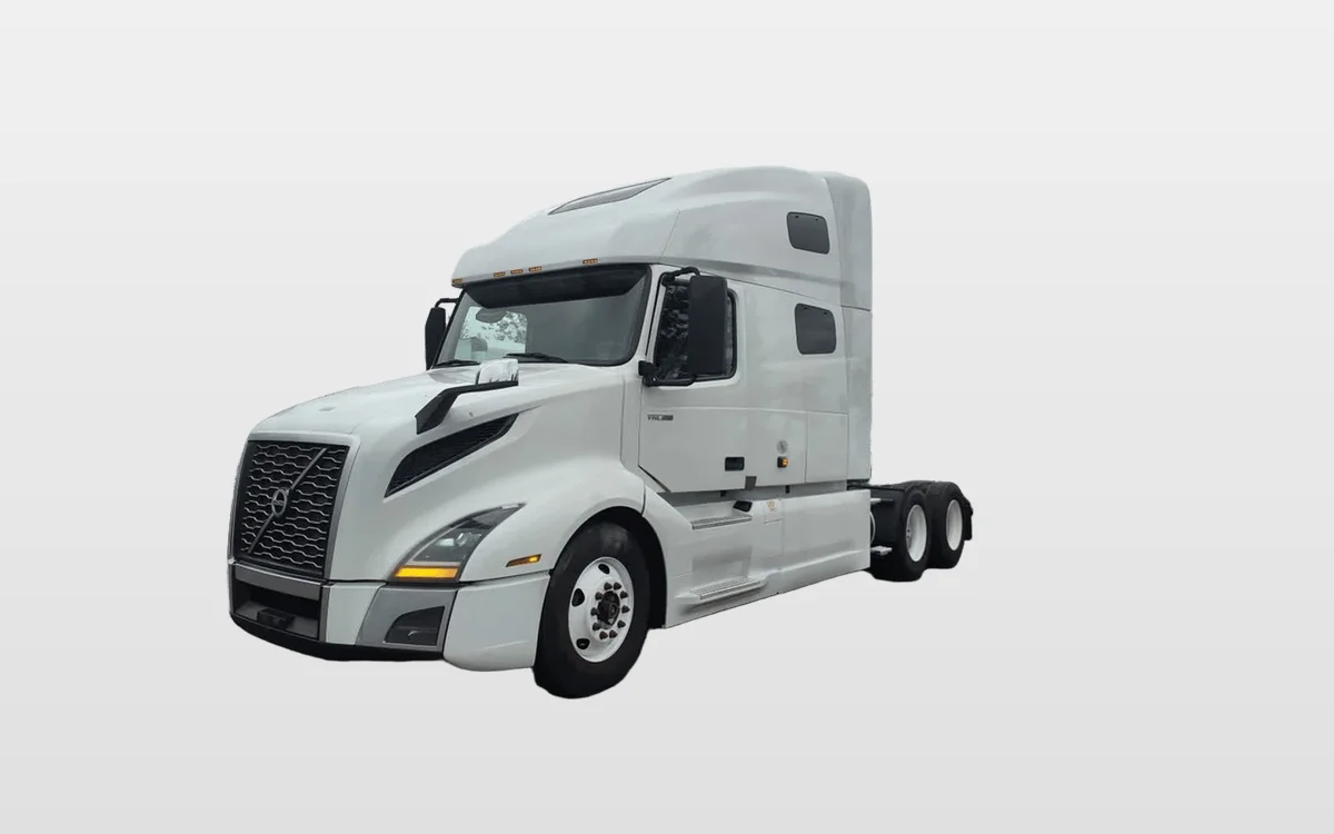 2020 Volvo - image 1