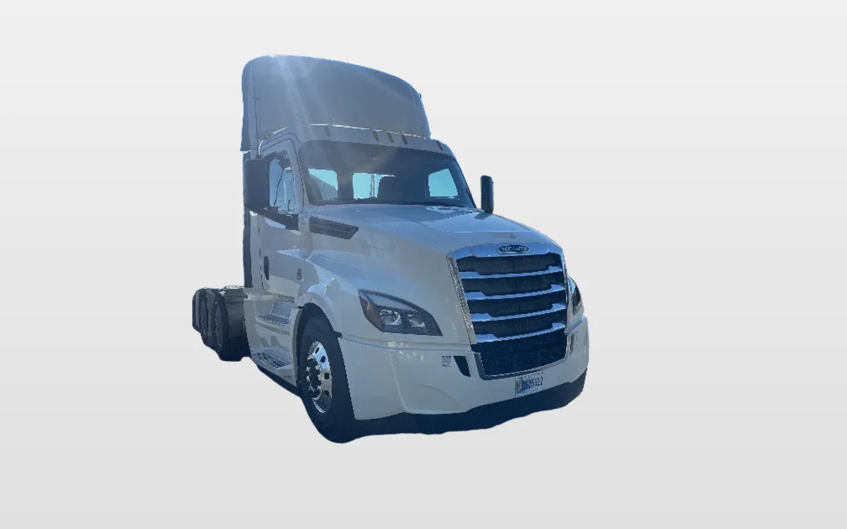 2019 Freightliner Cascadia - image 1