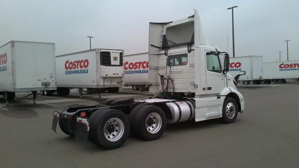 2021 Volvo VNR 640 - image 7