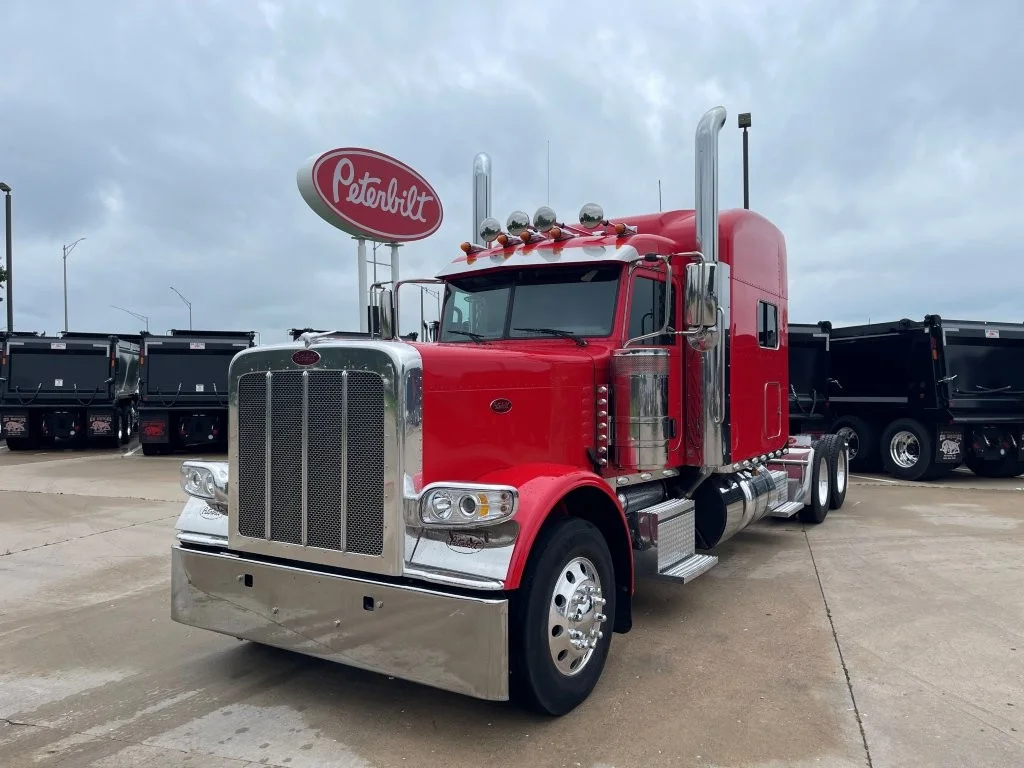 2023 Peterbilt 389 in Springfield, MO