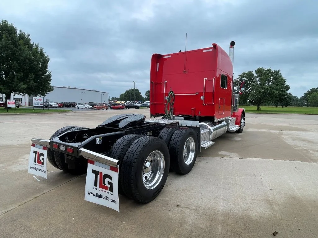2023 Peterbilt 389 in Springfield, MO — photo 5