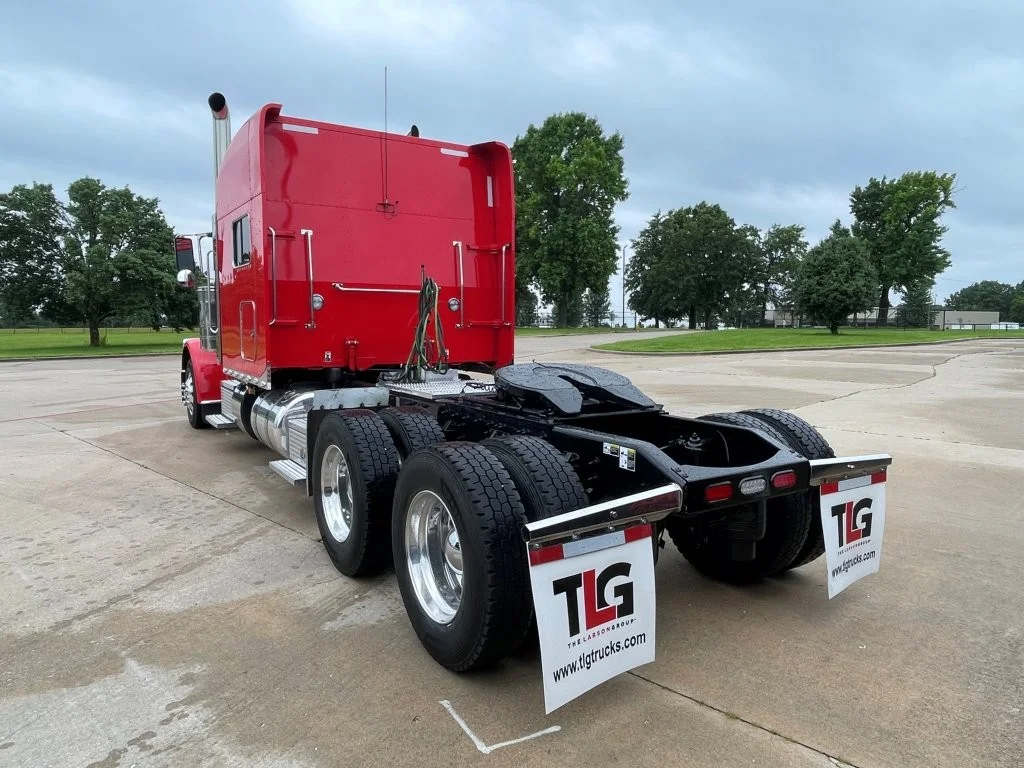 2023 Peterbilt 389 in Springfield, MO — photo 3
