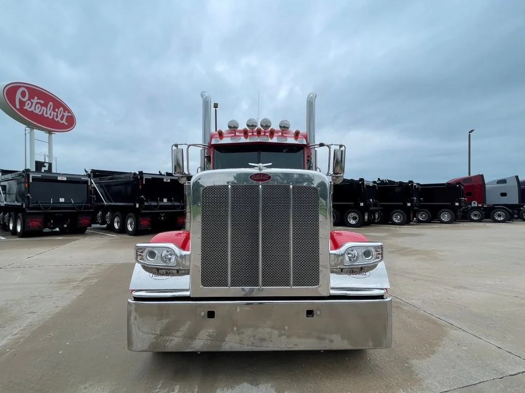 2023 Peterbilt 389 in Springfield, MO — photo 8