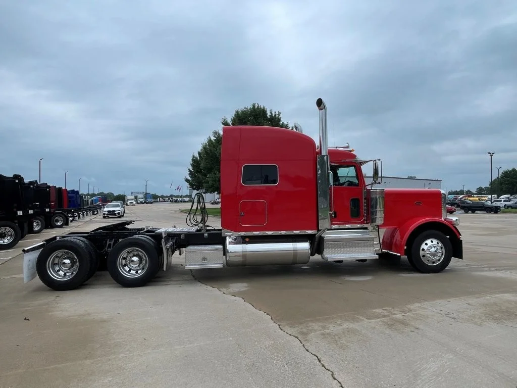 2023 Peterbilt 389 in Springfield, MO — photo 6