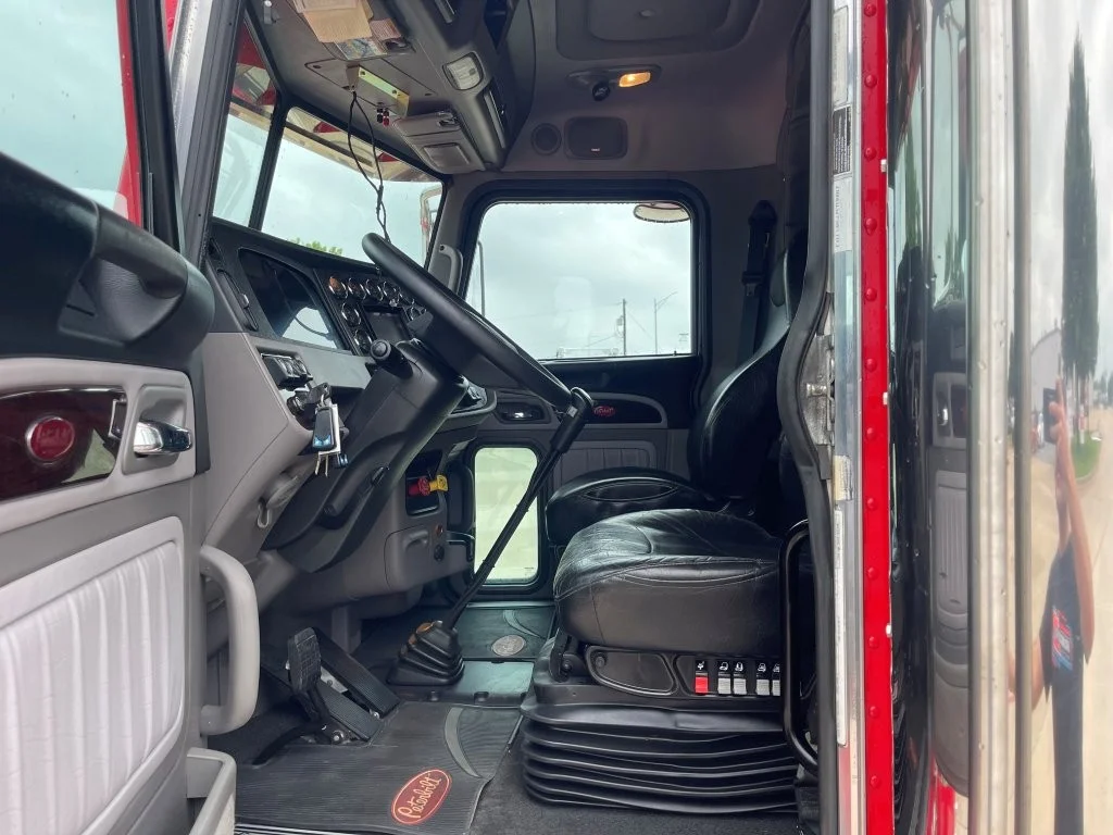 2023 Peterbilt 389 in Springfield, MO — photo 10