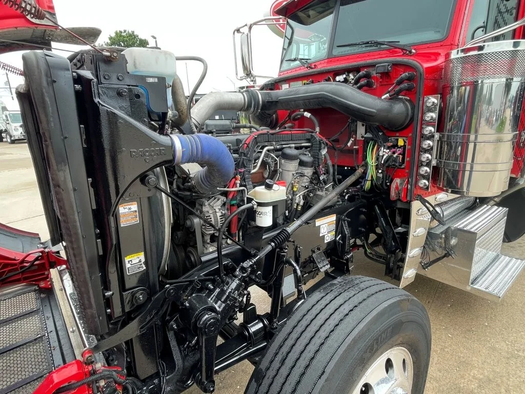 2023 Peterbilt 389 in Springfield, MO — photo 9