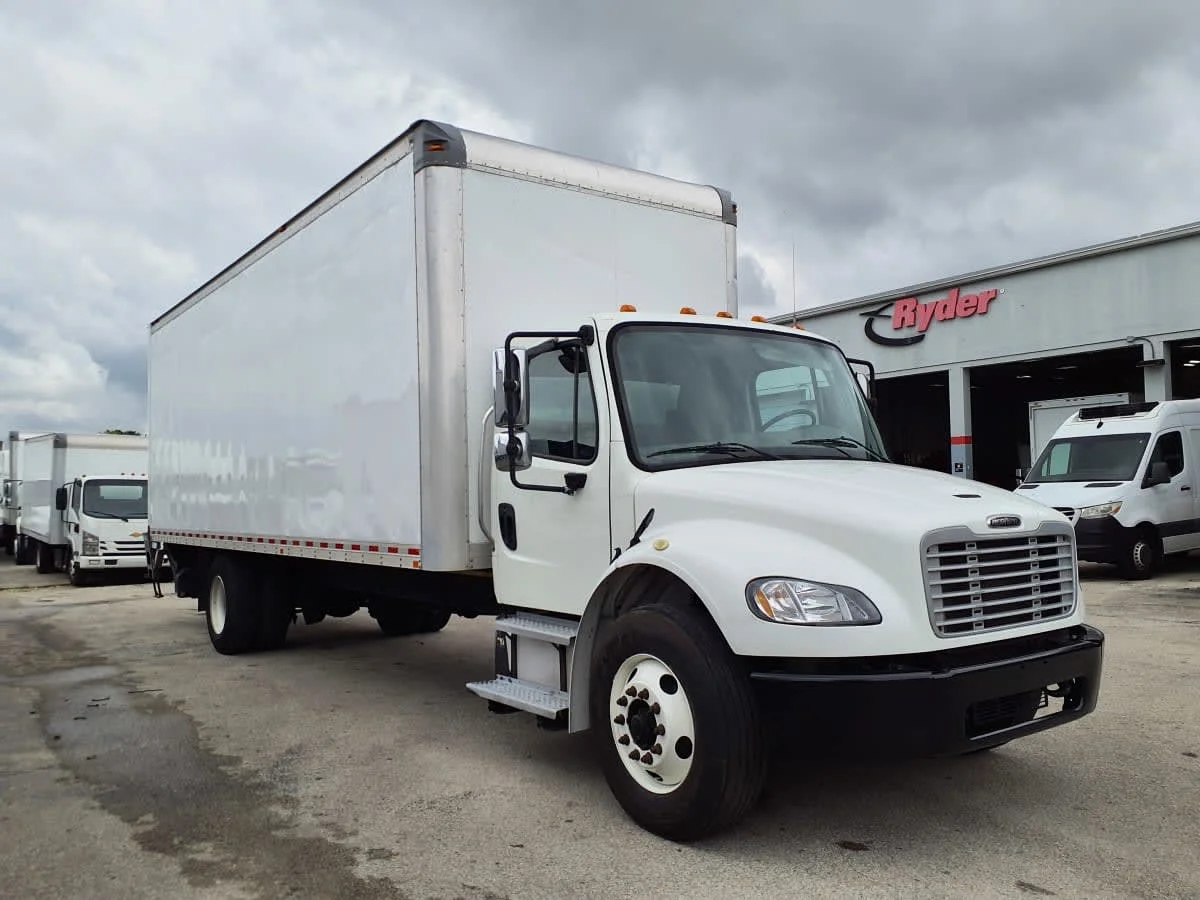 2019 Freightliner M2 106 in Miami, FL — photo 3
