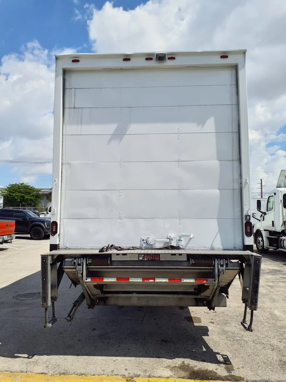 2019 Freightliner M2 106 in Miami, FL — photo 5