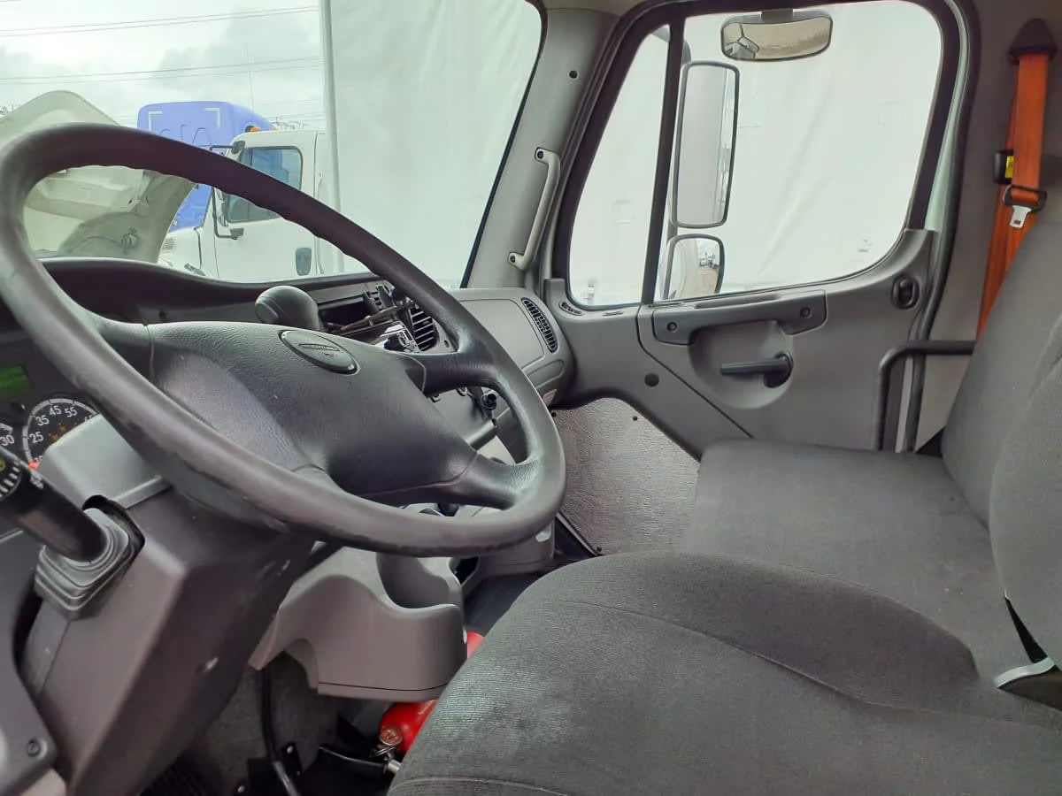 2019 Freightliner M2 106 in Miami, FL — photo 7