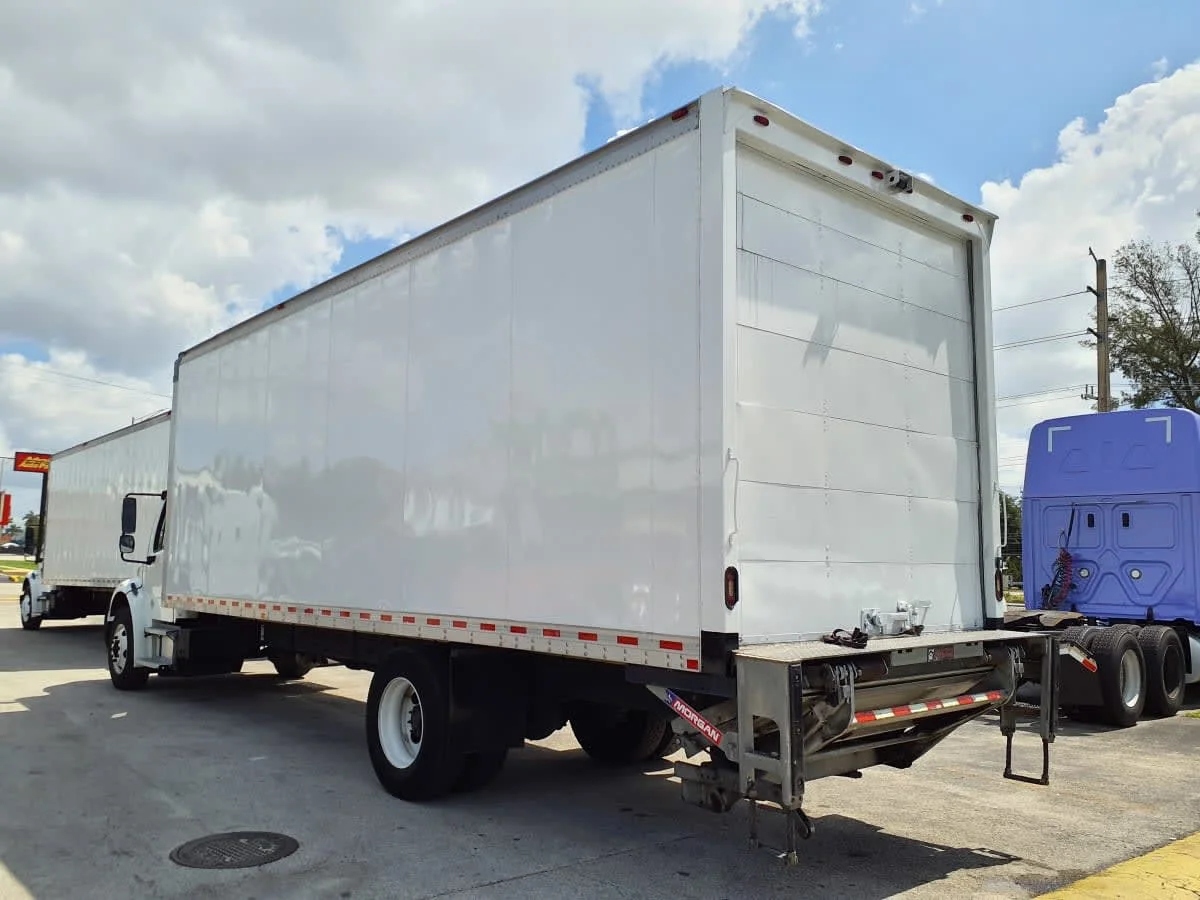 2019 Freightliner M2 106 in Miami, FL — photo 6
