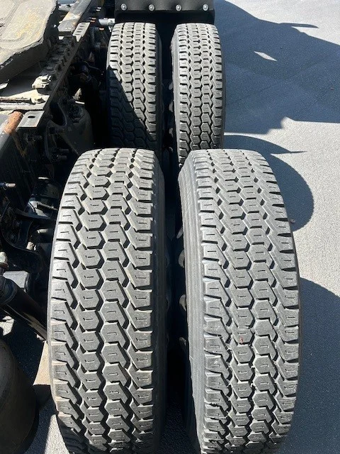 2021 International LT - image 12