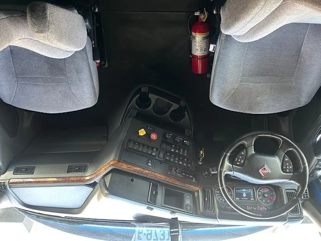 2021 International LT - image 16