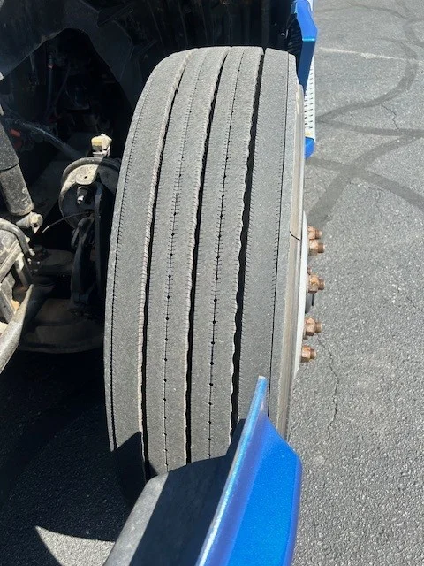 2021 International LT - image 10