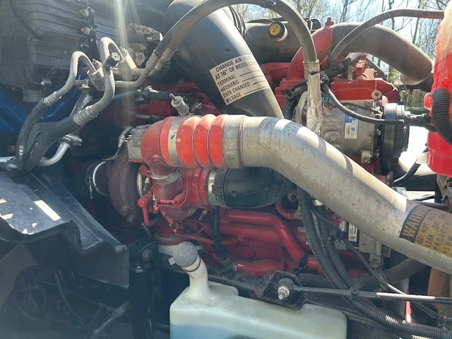 2021 International LT - image 9