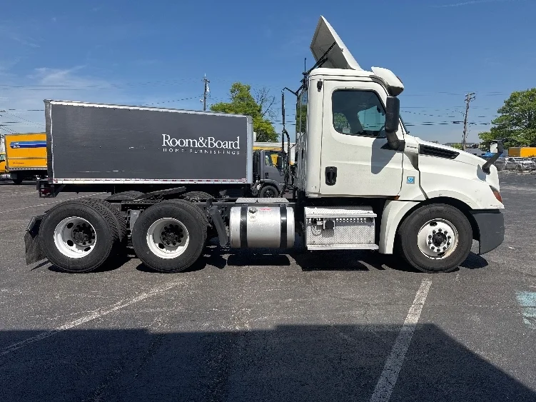 2019 Freightliner Cascadia in Baltimore, MD — photo 8
