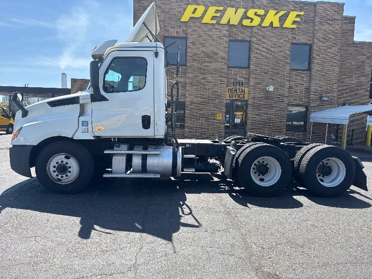 2019 Freightliner Cascadia in Baltimore, MD — photo 4