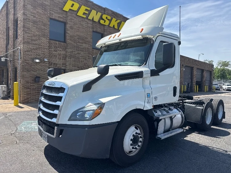 2019 Freightliner Cascadia in Baltimore, MD — photo 3