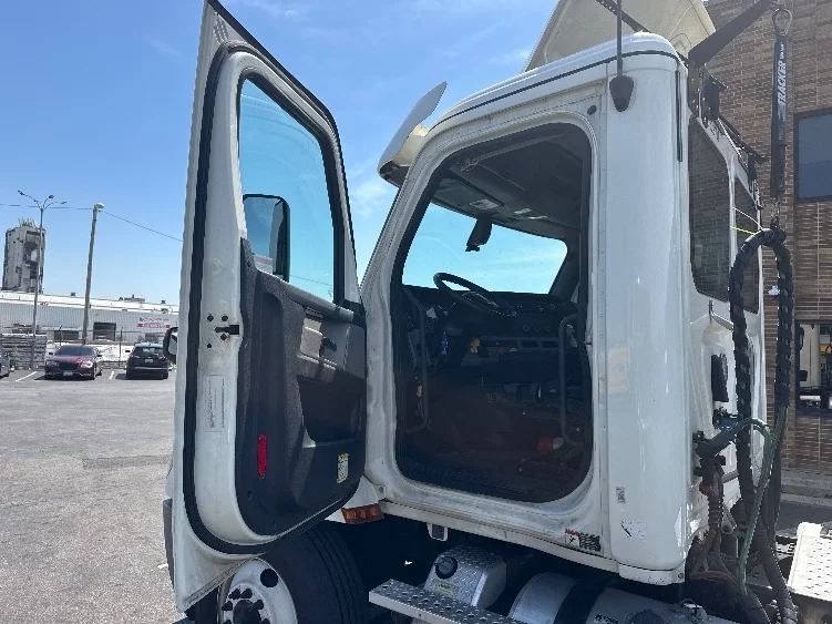 2019 Freightliner Cascadia in Baltimore, MD — photo 9