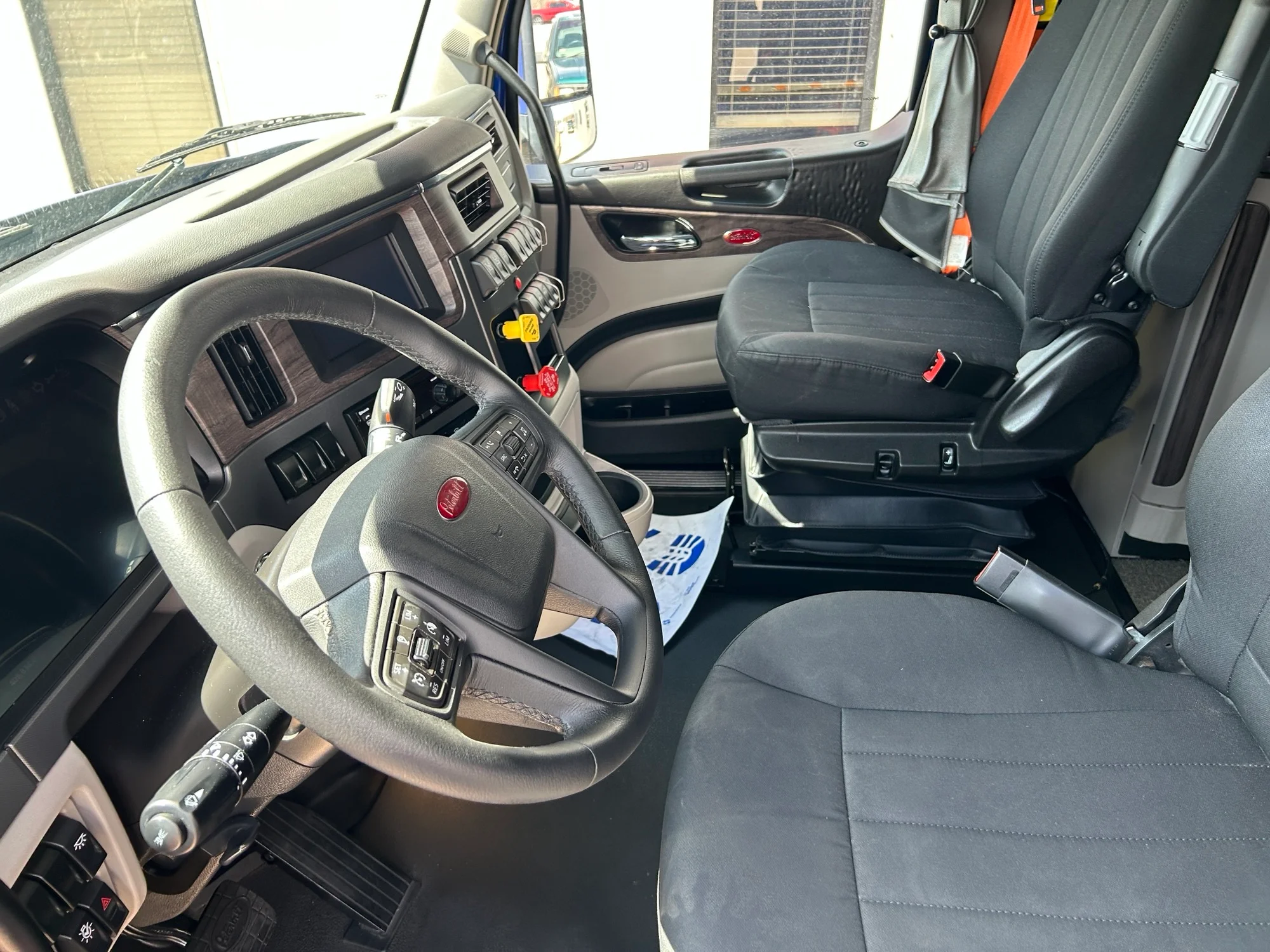 2023 Peterbilt 579 in Joplin, MO — photo 9