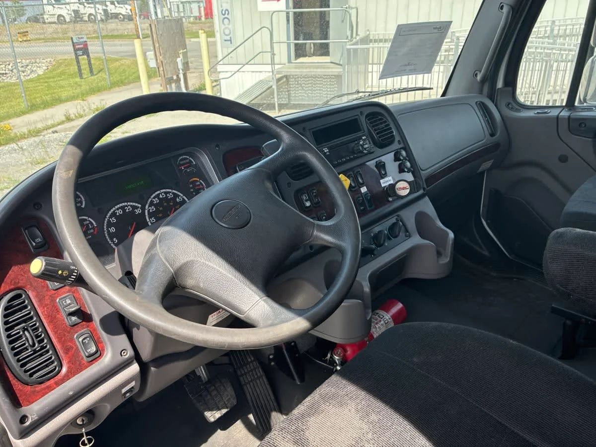 2018 Freightliner M2 106 in Syracuse, NY — photo 7