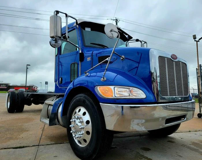 2021 Peterbilt 337 — photo 13