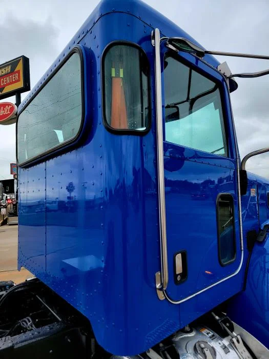 2021 Peterbilt 337 — photo 11