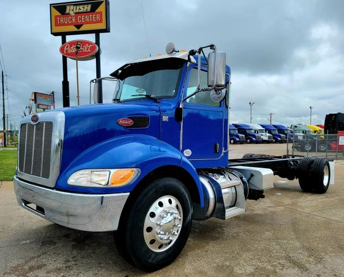 2021 Peterbilt 337 — photo 3