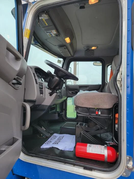 2021 Peterbilt 337 — photo 25