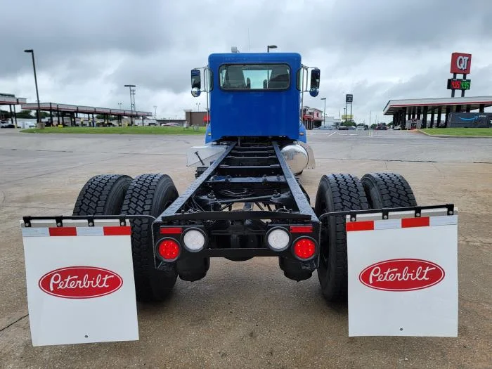 2021 Peterbilt 337 — photo 8