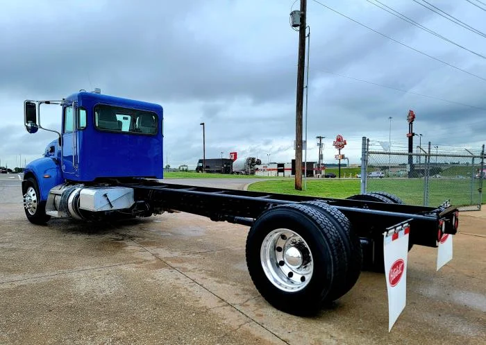 2021 Peterbilt 337 — photo 5