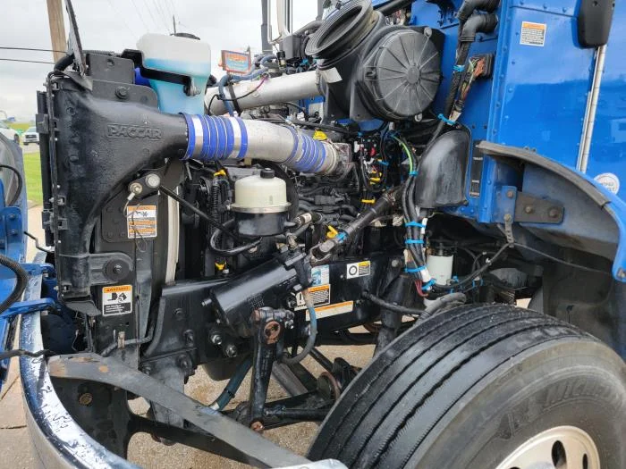 2021 Peterbilt 337 — photo 15