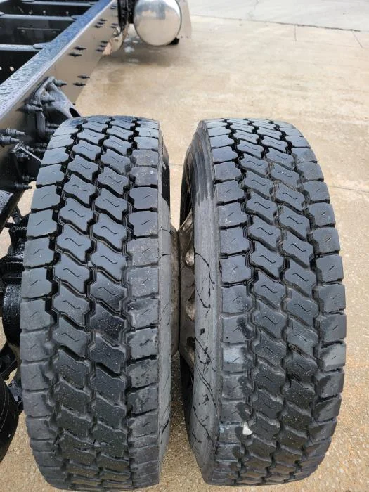 2021 Peterbilt 337 — photo 14