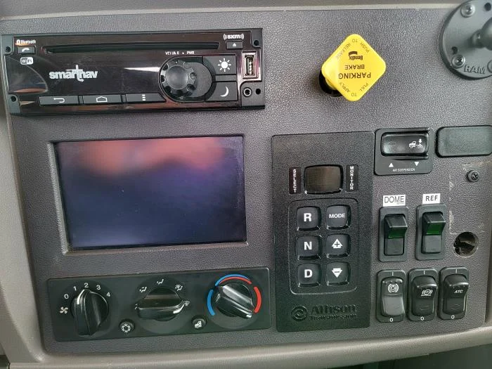 2021 Peterbilt 337 — photo 27