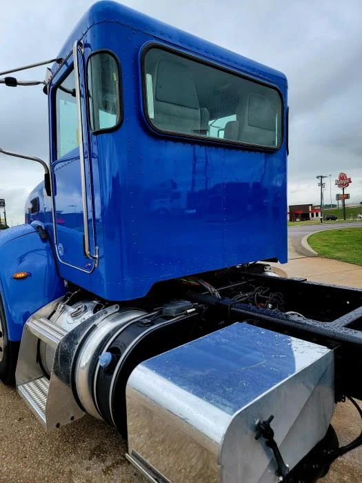 2021 Peterbilt 337 — photo 6
