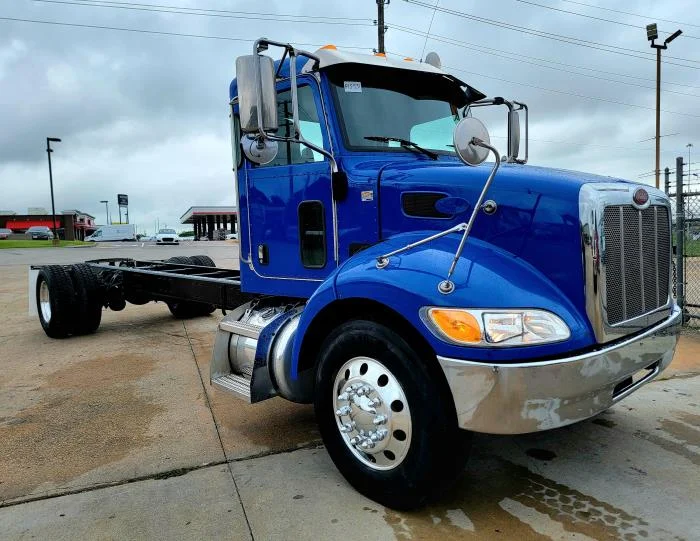 2021 Peterbilt 337 — photo 12