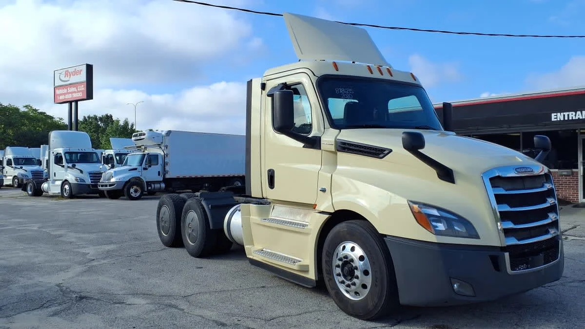 2020 Freightliner Cascadia in Warwick, RI — photo 3